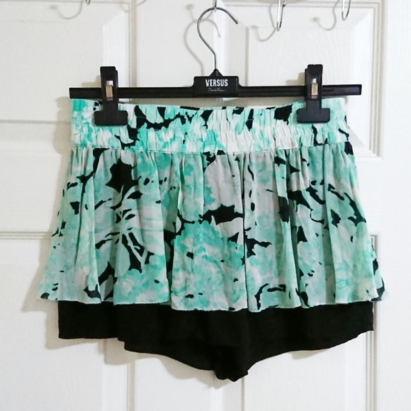 New Aritiza 100% silk short - Size S